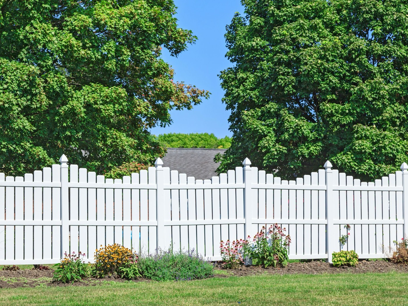 Vinyl fence enclosing a backyard